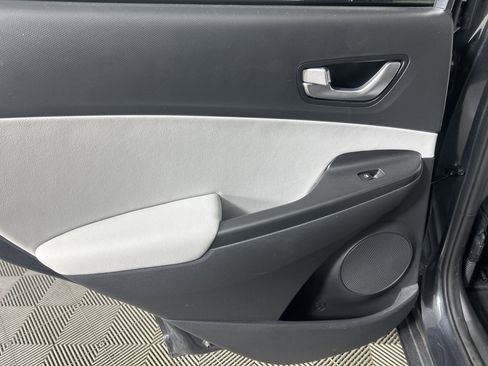 Used 2022 Hyundai Kona Limited image 36