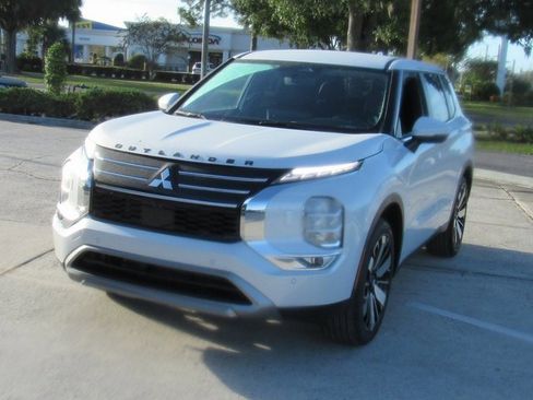 New 2025 Mitsubishi Outlander SE image 6