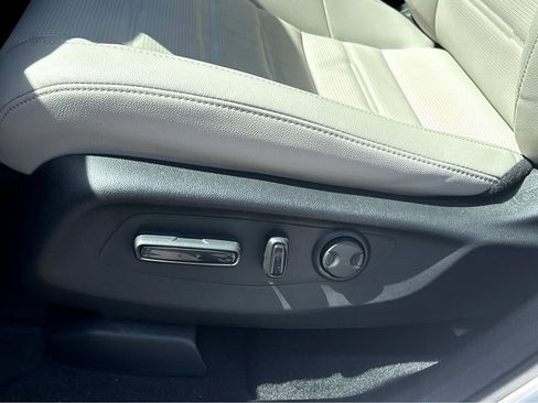 Used 2025 Honda CR-V EX-L image 14