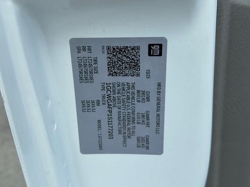 Used 2025 Chevrolet Express 2500 w/ Driver Convenience Package RWD image 31