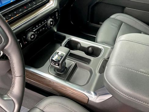 Used 2024 Chevrolet Silverado 1500 LT Trail Boss w/ Convenience Package II AWD/4WD image 16