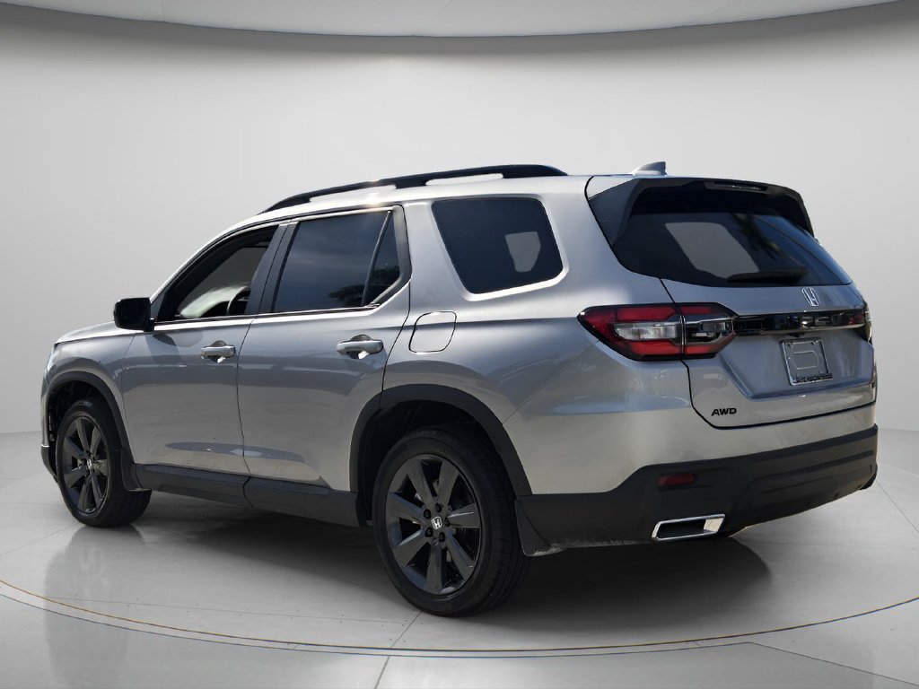 Used 2025 Honda Pilot Sport image 8