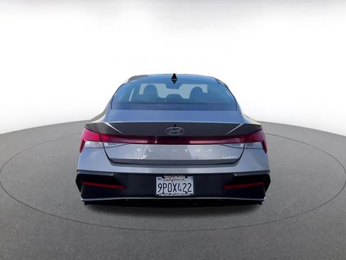 Used 2025 Hyundai Elantra Limited image 12
