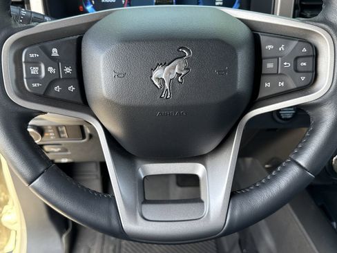 Used 2025 Ford Bronco Outer Banks AWD/4WD image 14