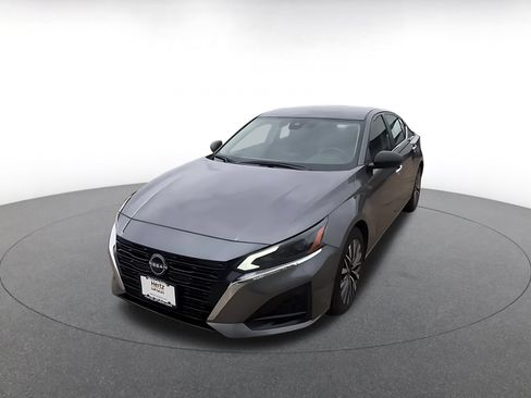 Used 2025 Nissan Altima 2.5 SV FWD image 7