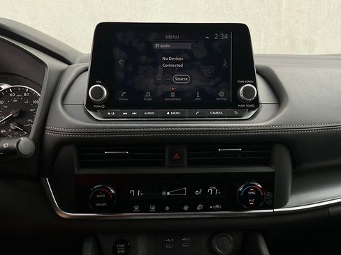 Used 2025 Nissan Rogue SV image 27