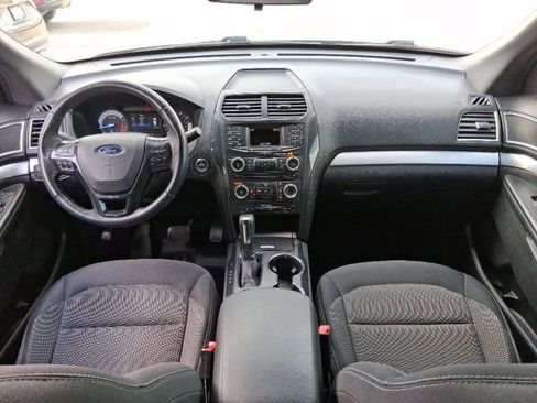 Used 2017 Ford Explorer XLT image 8