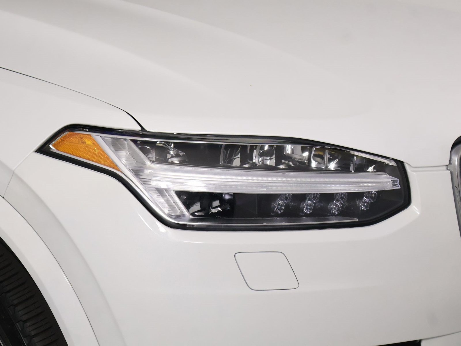 Certified 2025 Volvo XC90 T8 Plus w/ Protection Package Premier AWD/4WD image 26