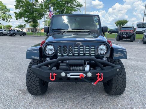 Used 2017 Jeep Wrangler Sahara AWD/4WD image 3