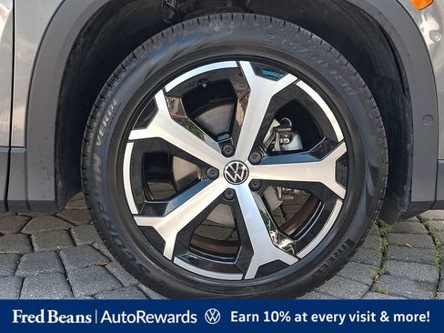 Used 2026 Volkswagen Tiguan SE FWD image 11