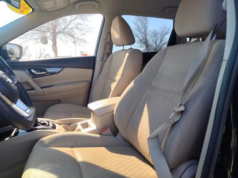 Used 2017 Nissan Rogue S w/ Appearance Package image 10