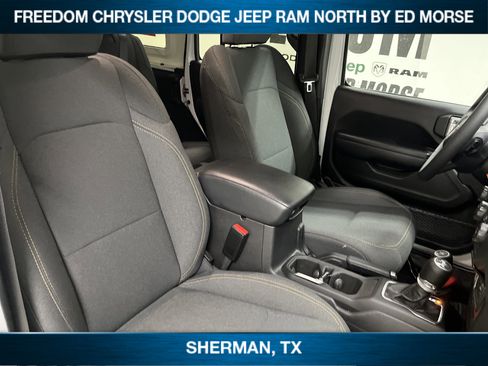 Used 2025 Jeep Wrangler Sport S image 9