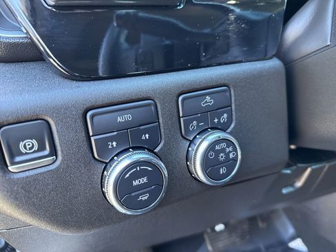 Used 2025 GMC Sierra 1500 Elevation image 13