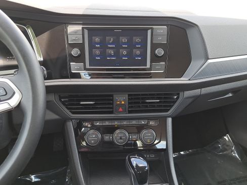 Used 2024 Volkswagen Jetta SE FWD image 20