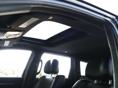 Used 2019 Jeep Grand Cherokee Limited AWD/4WD image 24