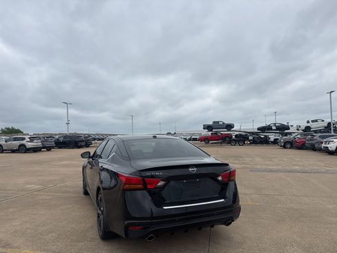 Certified 2023 Nissan Altima 2.5 SR w/ SR Premium Package FWD image 17