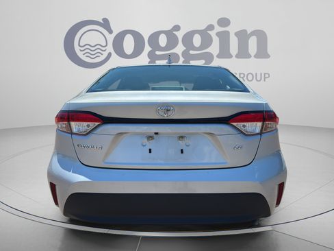 Used 2025 Toyota Corolla LE FWD image 4