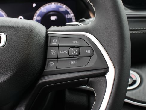 New 2025 Jeep Grand Cherokee L Laredo image 10