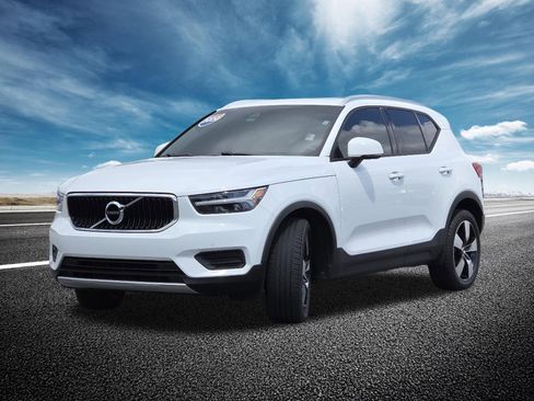 Used 2020 Volvo XC40 T4 Momentum w/ Protection Package Premier FWD image 13