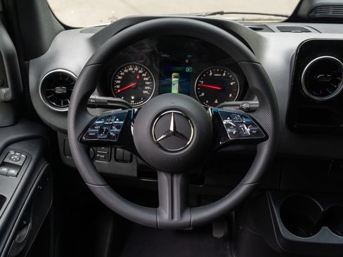 Used 2025 Mercedes-Benz Sprinter 2500 image 18