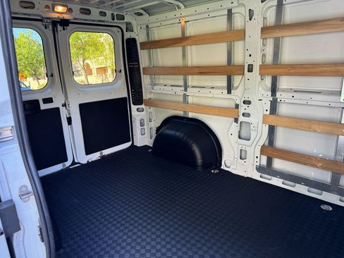 Used 2025 RAM ProMaster 2500 w/ U-Haul Equipment Group FWD image 21