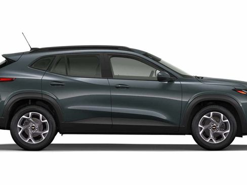 New 2026 Chevrolet Trax LT w/ LT Convenience Package FWD image 3