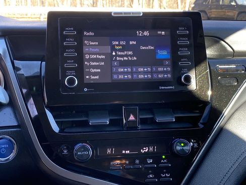 Used 2021 Toyota Camry LE image 29