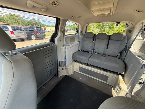 Used 2009 Dodge Grand Caravan SXT w/ Trailer Tow Group FWD image 23