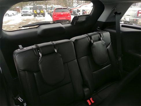 Certified 2022 Ford Explorer XLT w/ Equipment Group 202A image 22