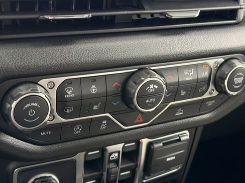 New 2026 Jeep Gladiator Sport AWD/4WD image 23