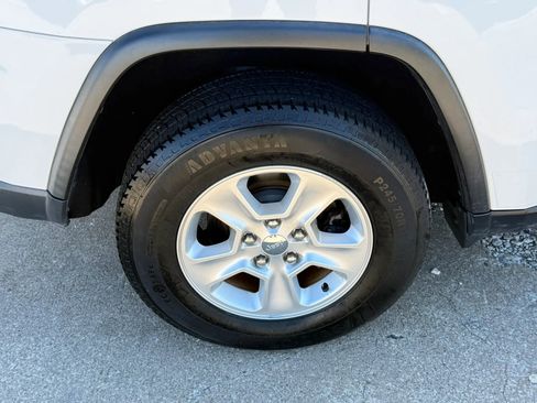 Used 2016 Jeep Grand Cherokee Laredo w/ Quick Order Package 23E image 45