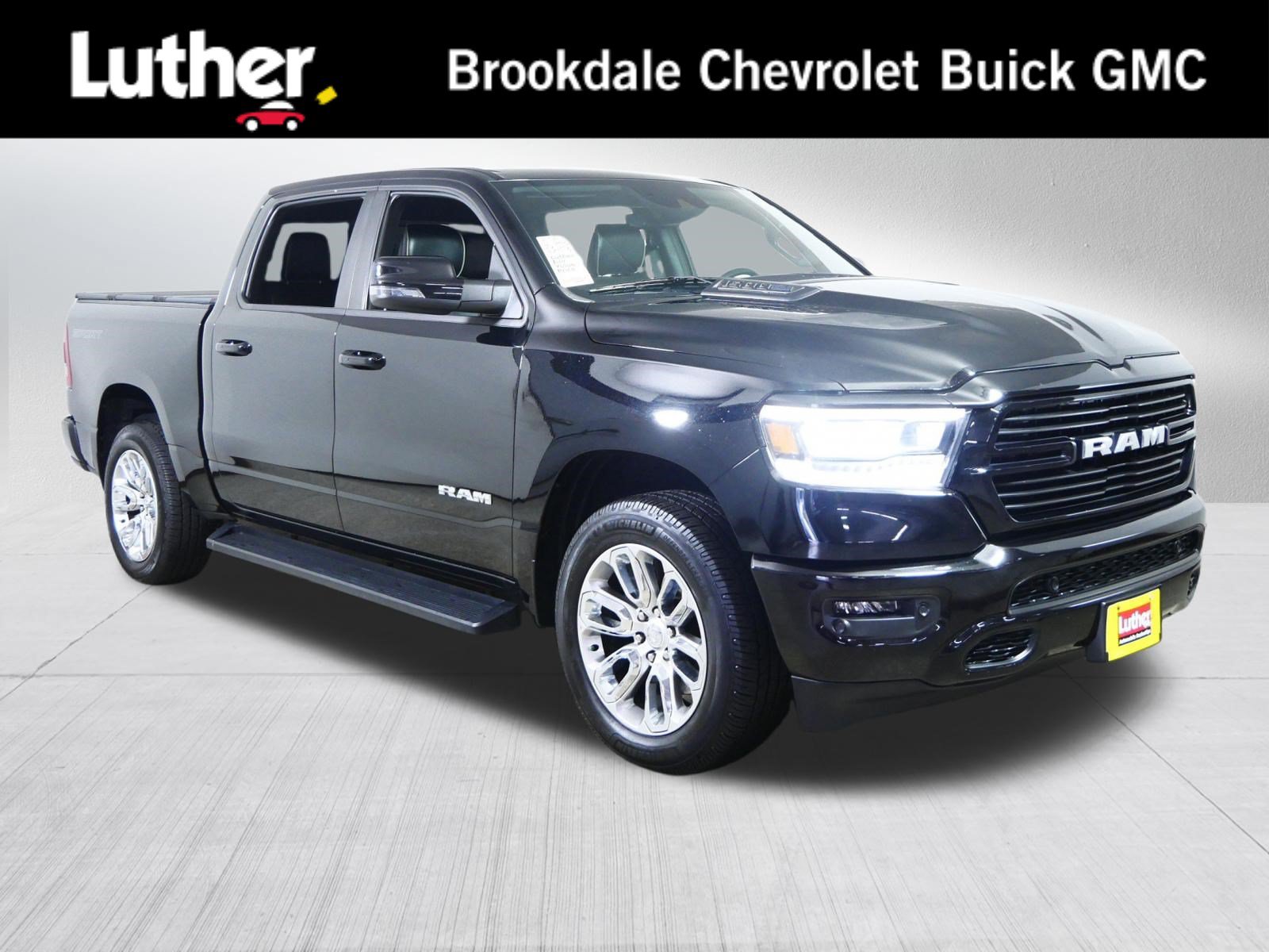 Used 2023 RAM 1500 Laramie AWD/4WD image 1