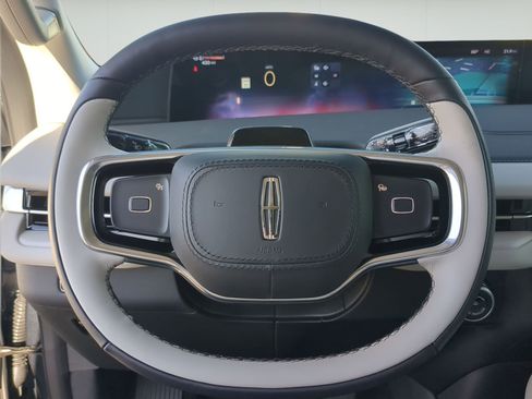 New 2026 Lincoln Navigator Premiere AWD/4WD image 13