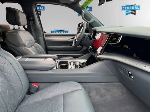 Used 2022 Jeep Grand Wagoneer Series III w/ Rear Seat Video Group 1 image 27