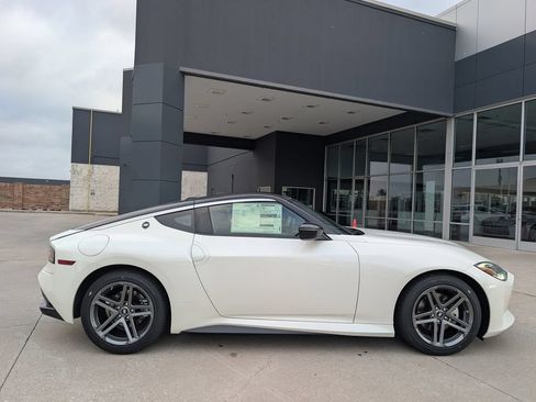 Used 2026 Nissan Z Sport w/ Floor Mat Package RWD image 4