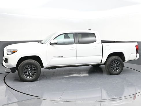Used 2023 Toyota Tacoma SR5 w/ Technology Package image 4
