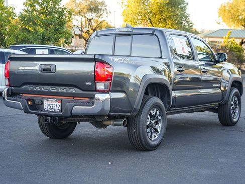 Used 2016 Toyota Tacoma TRD Off-Road w/ Towing Package image 9