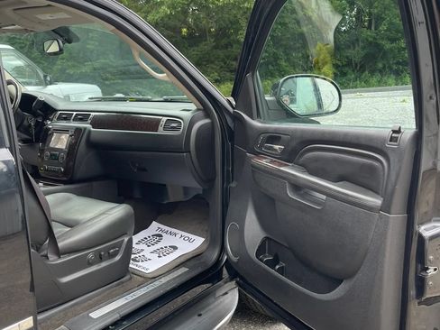 Used 2013 GMC Yukon XL Denali AWD/4WD image 22