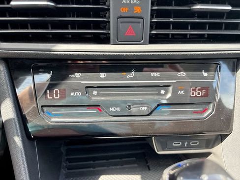 Used 2025 Volkswagen Jetta SE FWD image 18