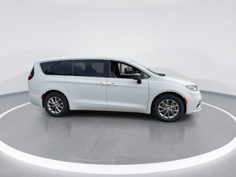 New 2026 Chrysler Pacifica Limited FWD image 9