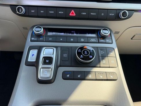 Used 2024 Hyundai Palisade Limited AWD/4WD image 19