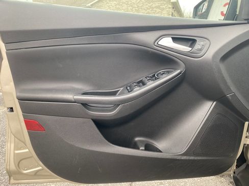 Used 2017 Ford Focus SE image 11