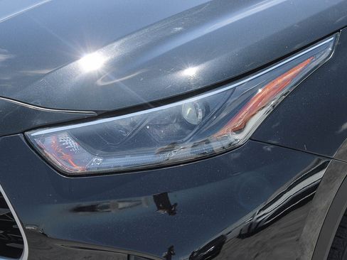 Used 2021 Toyota Highlander XLE FWD image 5