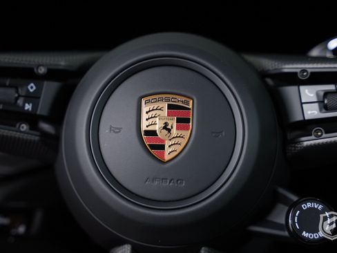 Used 2025 Porsche 911 Carrera RWD image 22