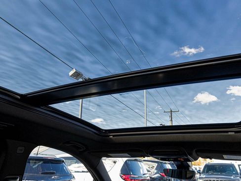 Used 2023 Cadillac XT6 Sport image 35