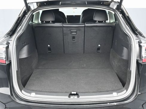 Used 2022 Tesla Model Y Long Range image 14