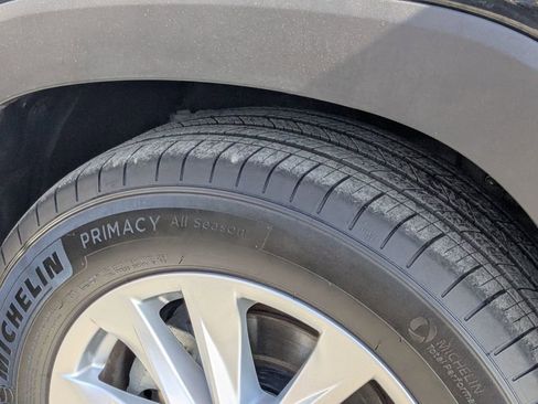 Used 2025 Toyota Corolla Cross LE image 30