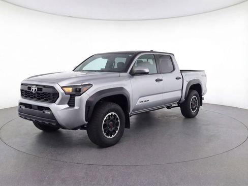 Used 2025 Toyota Tacoma TRD Off-Road AWD/4WD image 3