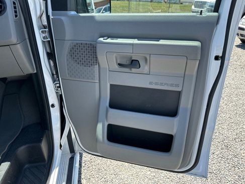 Used 2011 Ford E-350 and Econoline 350 XLT RWD image 29