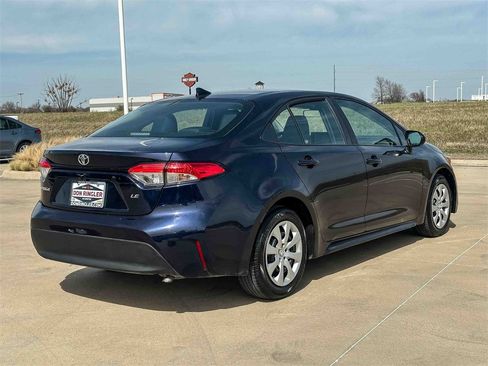 Used 2024 Toyota Corolla LE image 3
